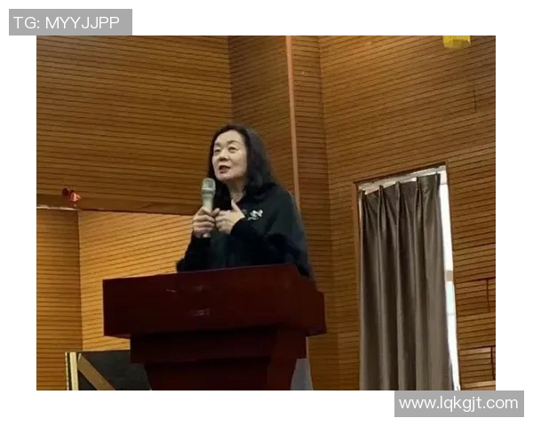 飞盘追梦：吴芳的热血人生与深度对话探索